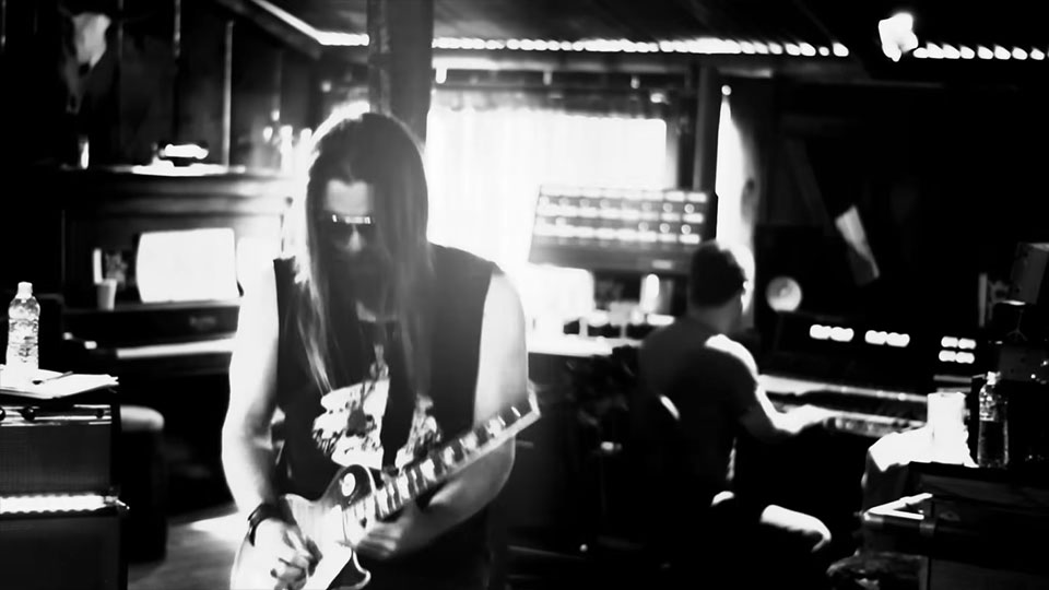 Bush guitarist Chris Traynor