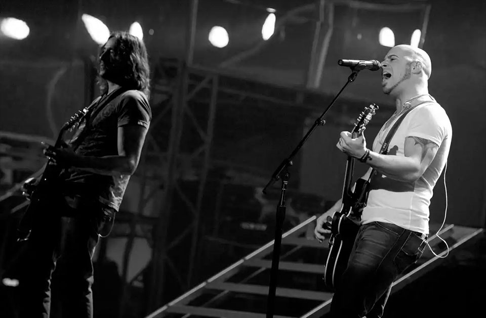 Daughtry: Leave This Town (2009) Review 5 Daughtry Leave This Town review